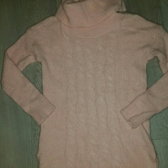 Kenar Turtleneck Sweater - Picture 2 of 6